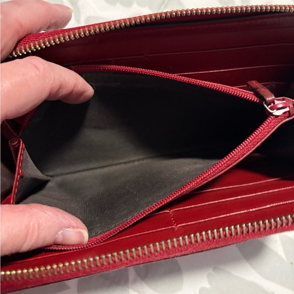 Gucci Burgundy Embossed Leather Wallet - Picture 4 of 4